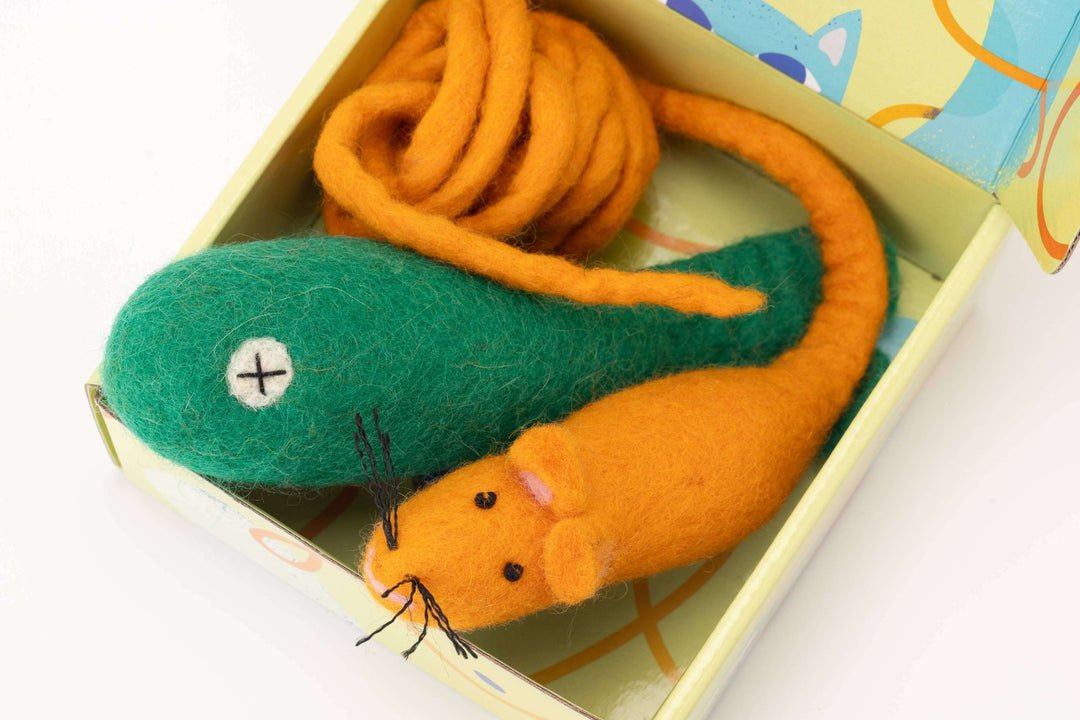Feline Feast Cat Box featuring felt toys: Monte Mouse and Felix the Fish, handcrafted from wool for playful cats.