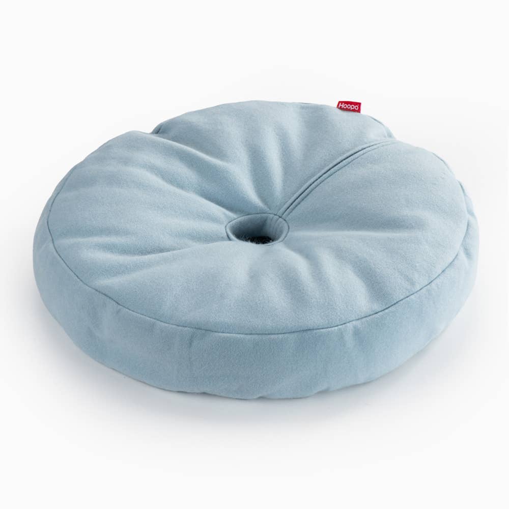 Light blue donut cat bed featuring soft material and plush design, perfect for stylish pet comfort.