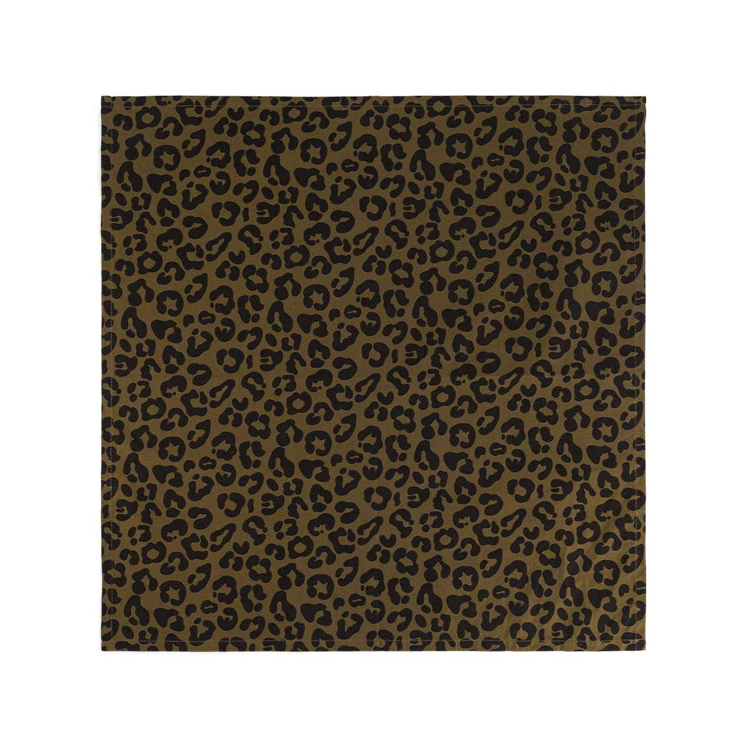 Napkin Laurene in leopard olive print, 100% cotton, perfect for home decor and gifting, size 45 x 45 cm.