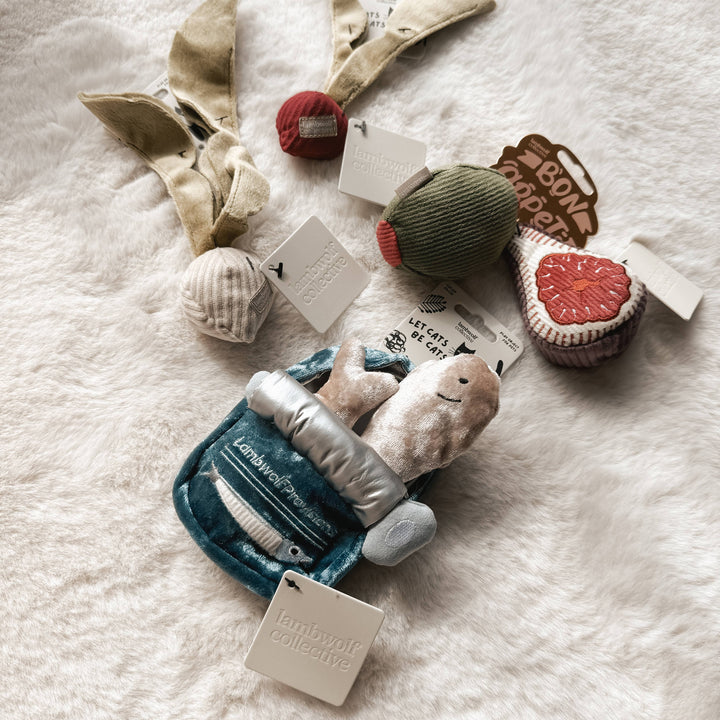 RADISH CAT TOY