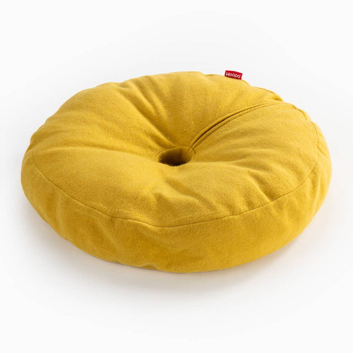 Yellow donut-shaped cat bed with soft material and high craftsmanship, perfect for blending into any interior. Easy to wash and maintain.