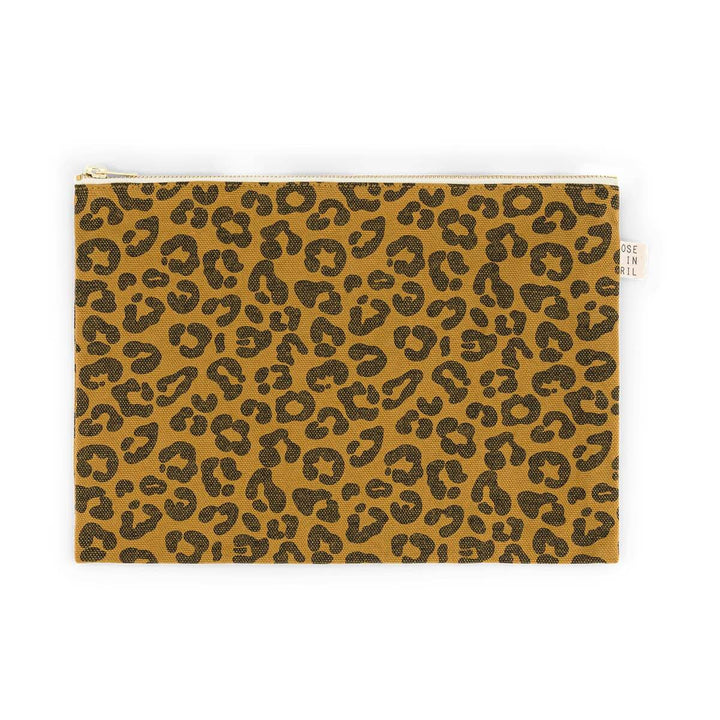 Lili Flat Pouch in leopard caramel print, perfect for cosmetics or toiletries, made of 100% cotton, dimensions 30 x 21 cm.