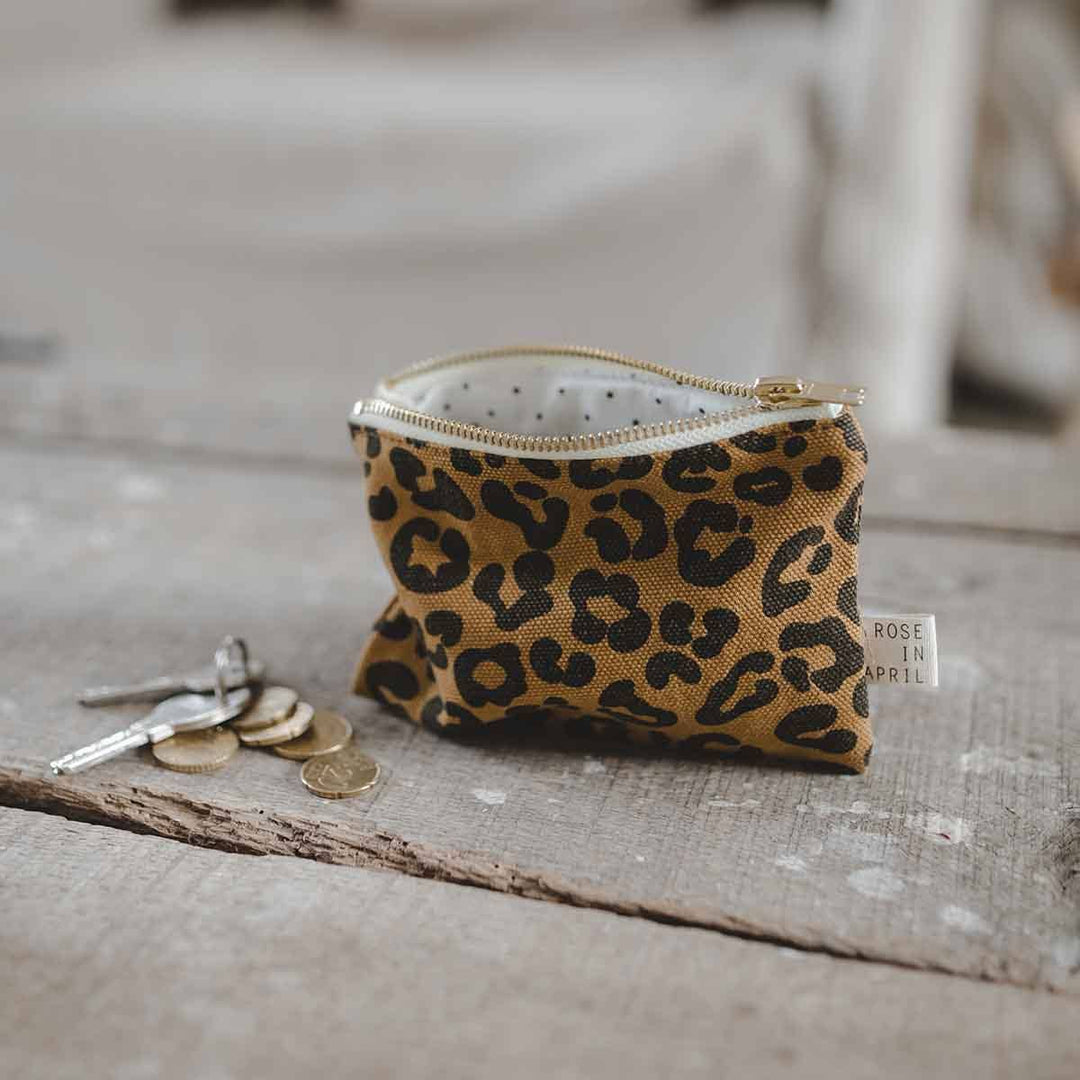 Marie Purse graou caramel leopard print. Small accessory pouch for coins and keys, made of 100% cotton, dimensions 10x15cm.